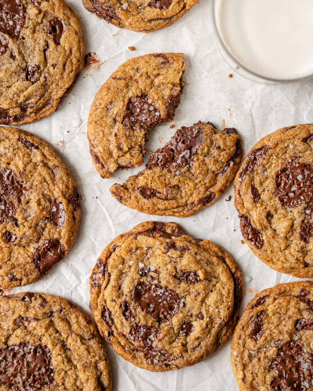 twelve unbaked cookie rounds next to each other on baking tray.